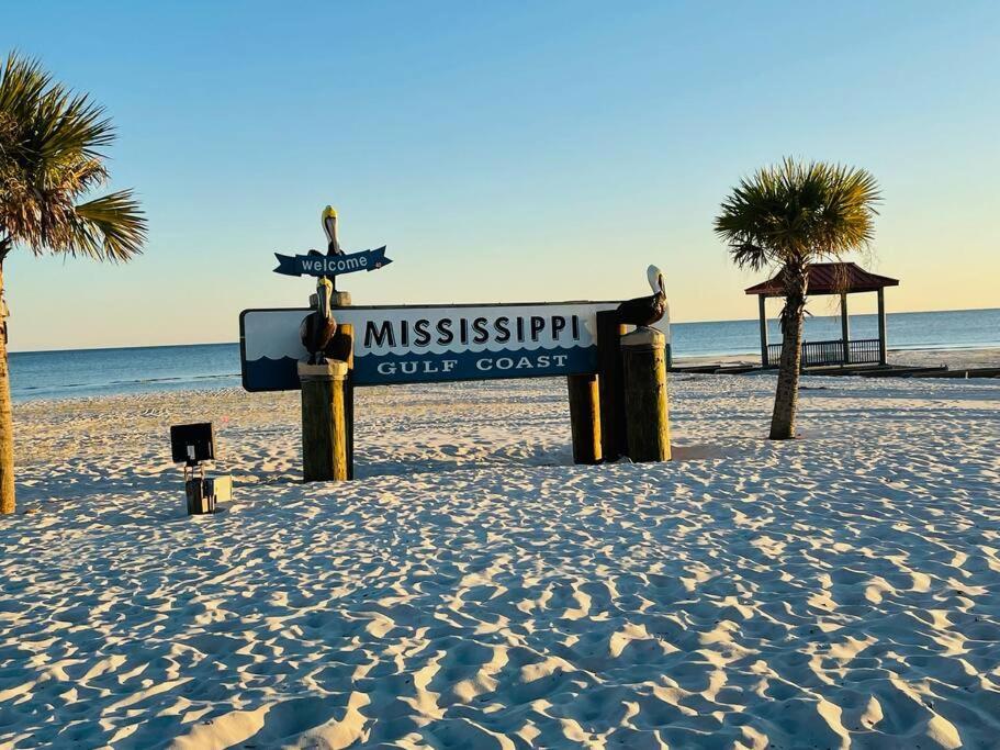 Feels Like Home Escape, 1/2 Mile To Beach Gulfport Extérieur photo