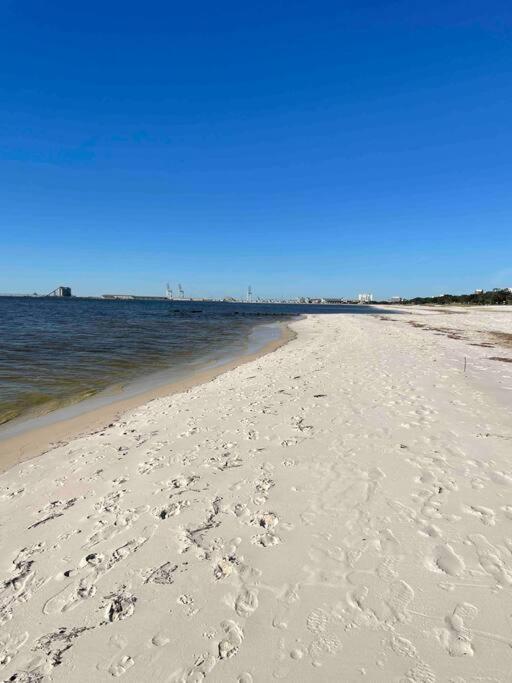 Feels Like Home Escape, 1/2 Mile To Beach Gulfport Extérieur photo