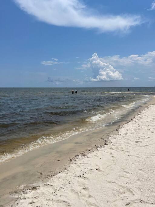 Feels Like Home Escape, 1/2 Mile To Beach Gulfport Extérieur photo