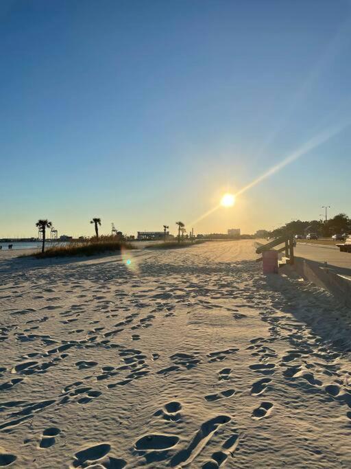 Feels Like Home Escape, 1/2 Mile To Beach Gulfport Extérieur photo