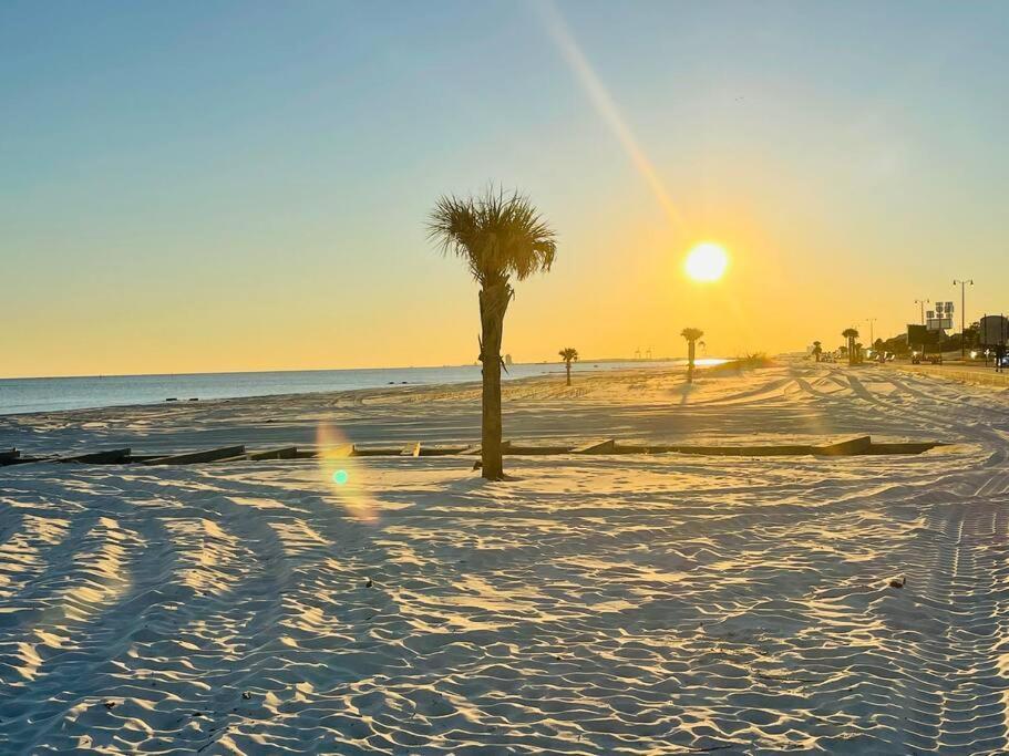 Feels Like Home Escape, 1/2 Mile To Beach Gulfport Extérieur photo