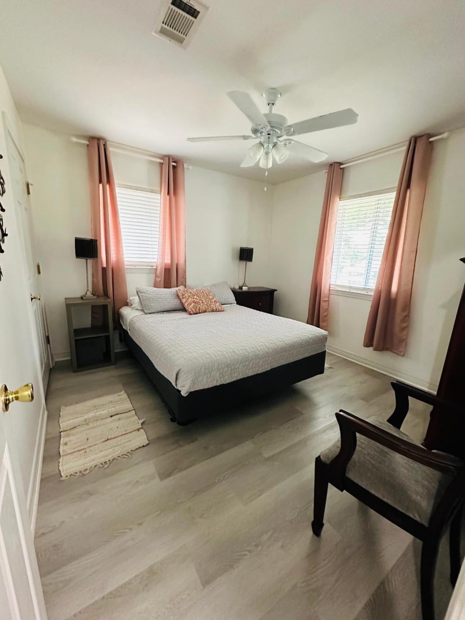 Feels Like Home Escape, 1/2 Mile To Beach Gulfport Extérieur photo