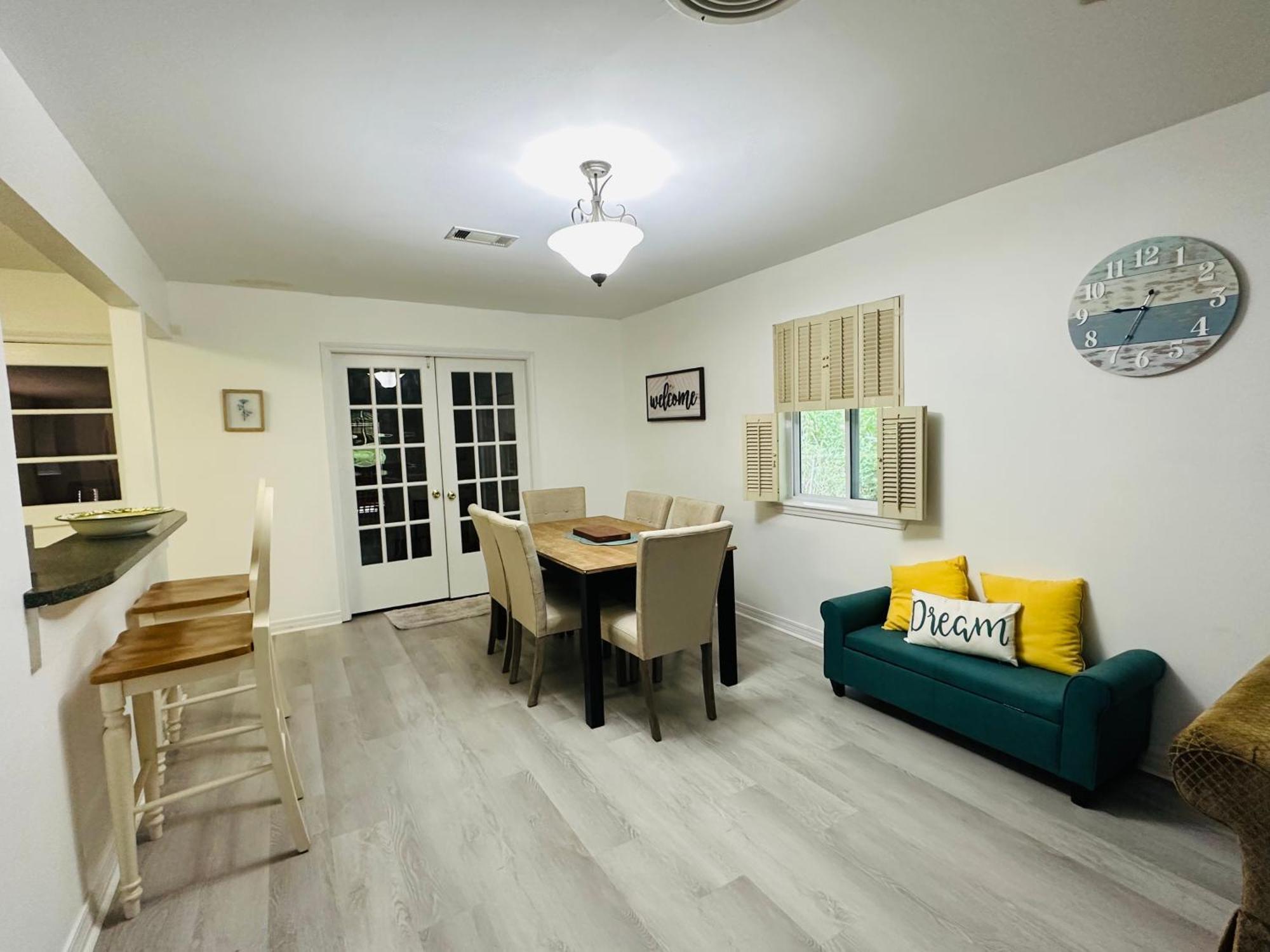 Feels Like Home Escape, 1/2 Mile To Beach Gulfport Extérieur photo